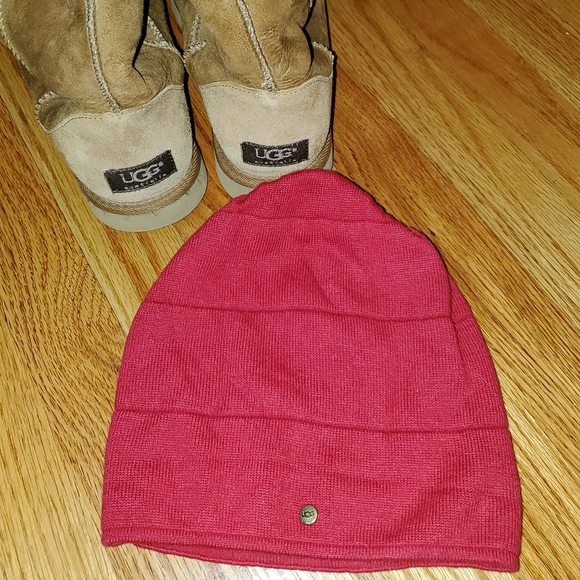UGG Accessories - ❌SOLD❌UGG AUSTRALIA Women's Red Beanie Hat New